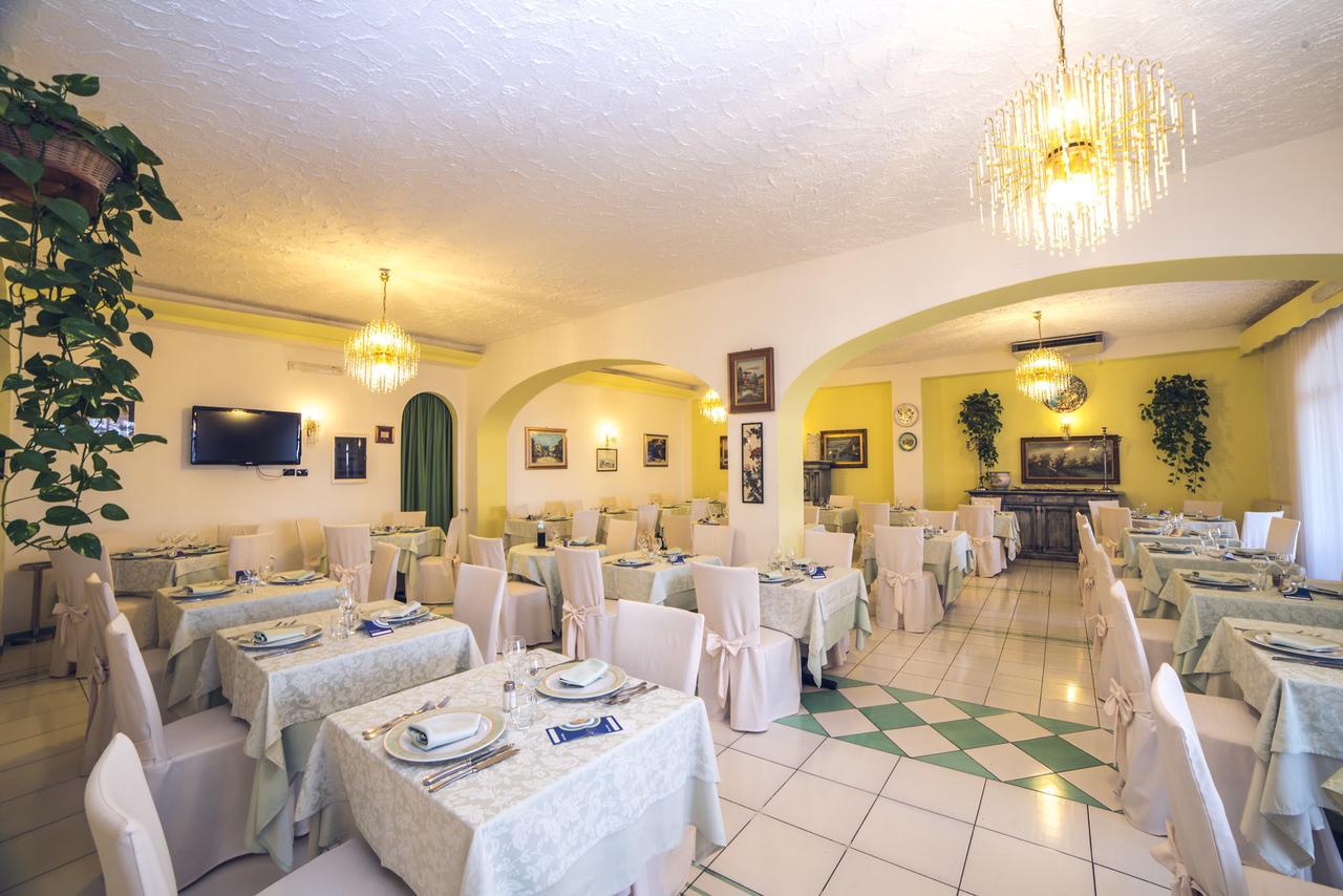 Hotel Carlo Magno Forio  Bagian luar foto